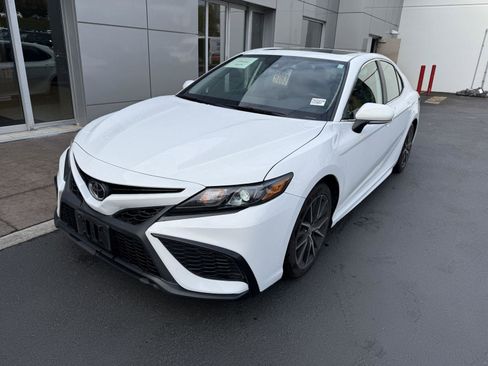 Used 2023 Toyota Camry SE AWD/4WD image 1