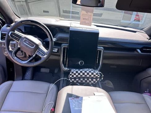 Used 2025 GMC Yukon Elevation image 2