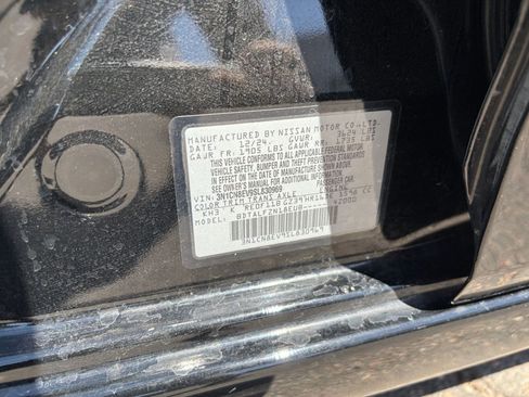 Used 2025 Nissan Versa SV FWD image 27