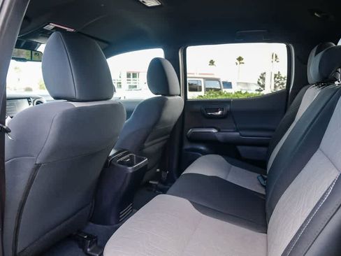 Used 2023 Toyota Tacoma TRD Off-Road w/ Technology Package RWD image 18