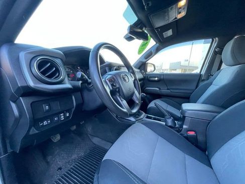 Used 2022 Toyota Tacoma TRD Sport image 19