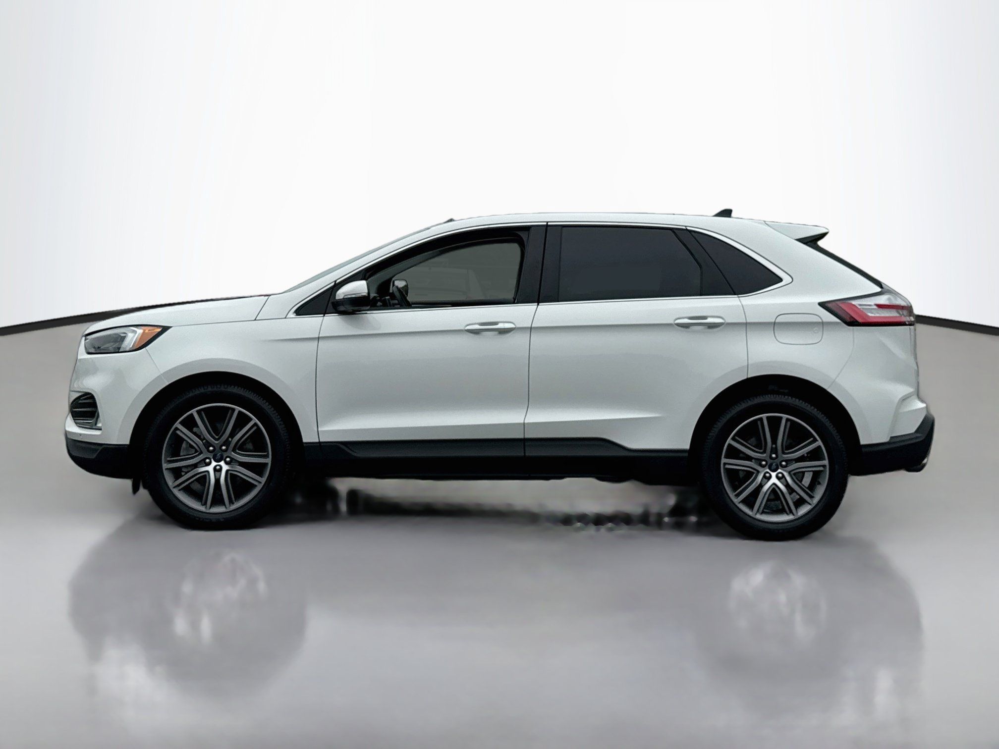 Used 2022 Ford Edge Titanium w/ Equipment Group 301A AWD/4WD image 4