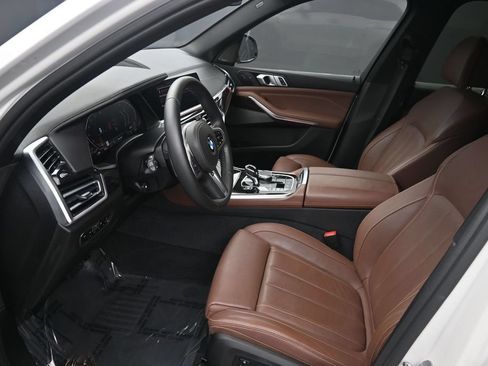 Used 2019 BMW X5 xDrive50i w/ Premium Package 2 AWD/4WD image 10