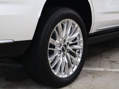 Used 2025 Cadillac Escalade Premium Luxury RWD image 12