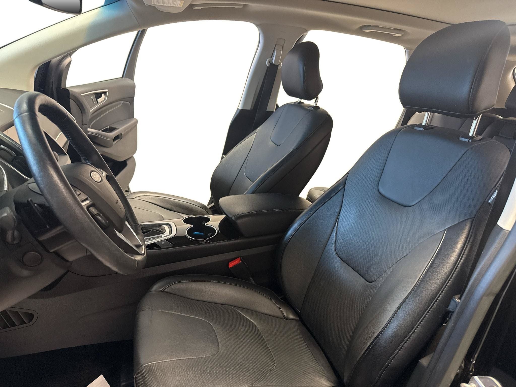 Used 2018 Ford Edge Titanium w/ Equipment Group 301A AWD/4WD image 16