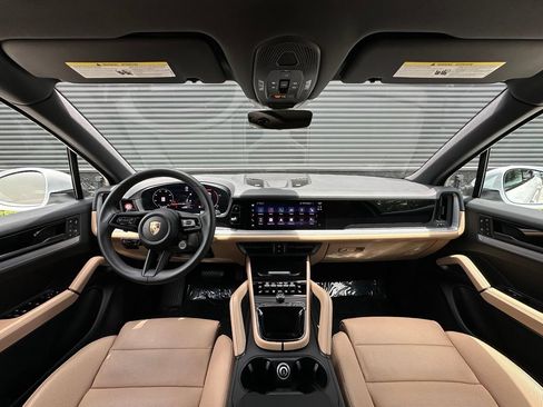 Certified 2026 Porsche Cayenne AWD/4WD image 6