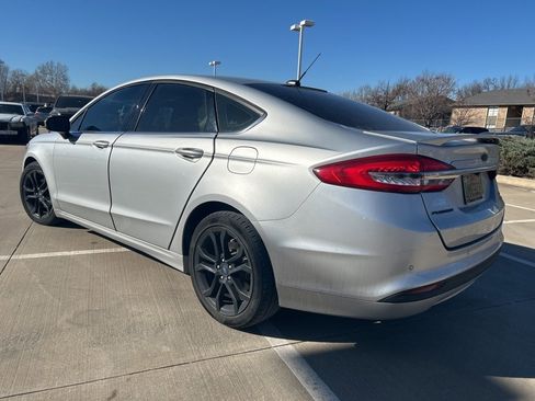 Used 2017 Ford Fusion SE w/ Equipment Group 201A image 6