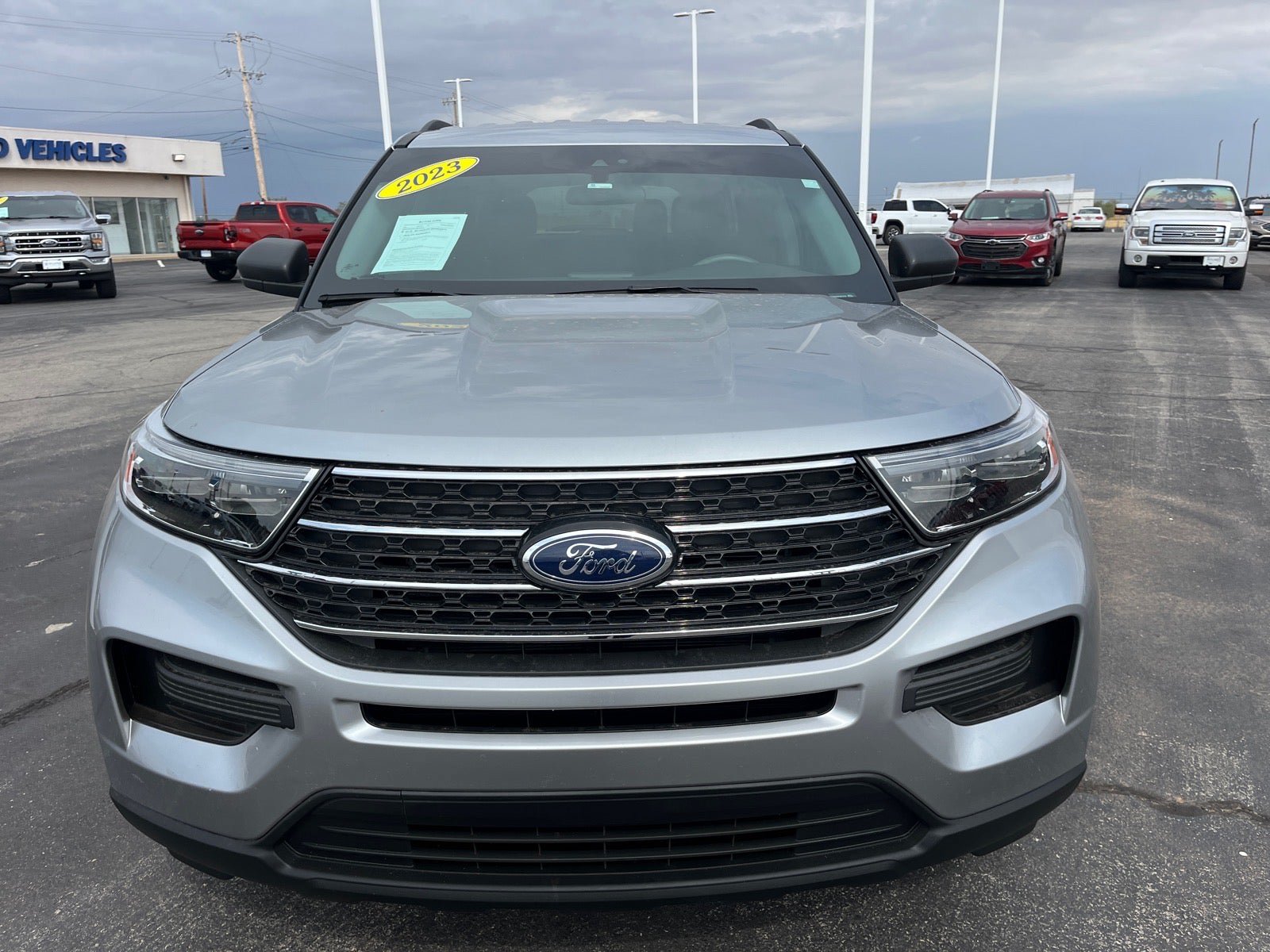Used 2023 Ford Explorer XLT RWD image 2