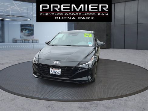 Used 2023 Hyundai Elantra SEL w/ Convenience Package image 3