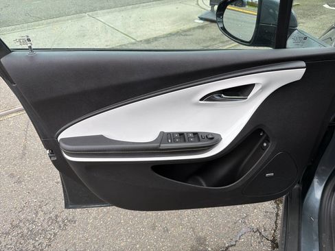 Used 2013 Chevrolet Volt Premium w/ Premium Trim Package image 32