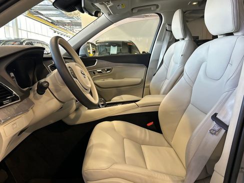 Used 2025 Volvo XC90 B6 Plus w/ Protection Package Premier AWD/4WD image 10