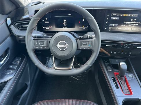 New 2025 Nissan Kicks SR image 11