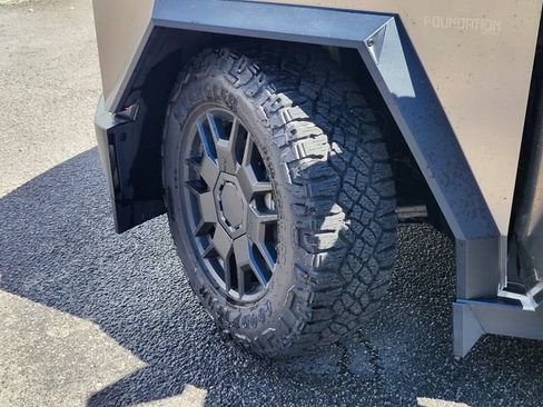 Used 2024 Tesla Cybertruck AWD Crew Cab image 30