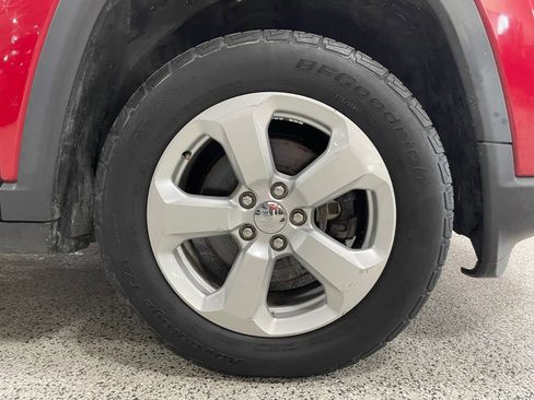 Used 2017 Jeep Compass Latitude FWD image 15