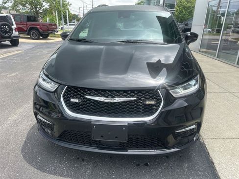 Used 2022 Chrysler Pacifica Touring FWD image 7