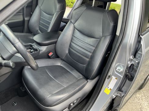 Used 2019 Toyota RAV4 XLE Premium FWD image 30