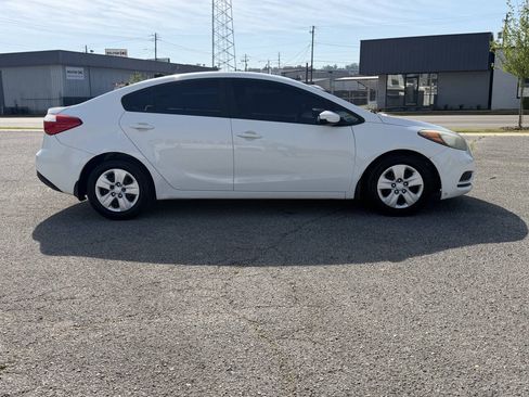 Used 2016 Kia Forte LX FWD image 23