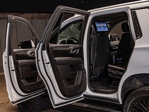 Used 2023 GMC Yukon SLT w/ Max Trailering Package image 29