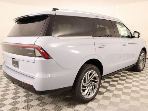 New 2025 Lincoln Navigator Reserve image 22