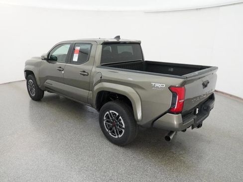 Used 2025 Toyota Tacoma TRD Sport image 8