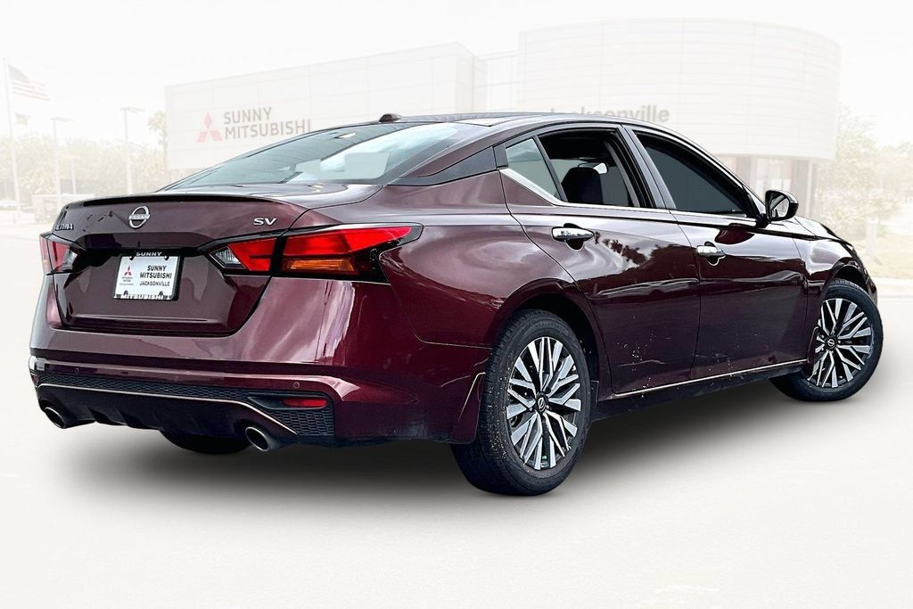 Used 2024 Nissan Altima 2.5 SV w/ SV Premium Package FWD image 6