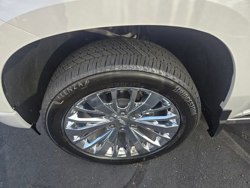Used 2023 Chevrolet Silverado 1500 High Country w/ Technology Package AWD/4WD image 4