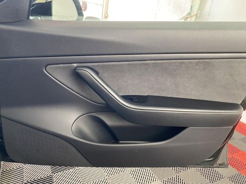 Used 2019 Tesla Model 3 Performance image 7