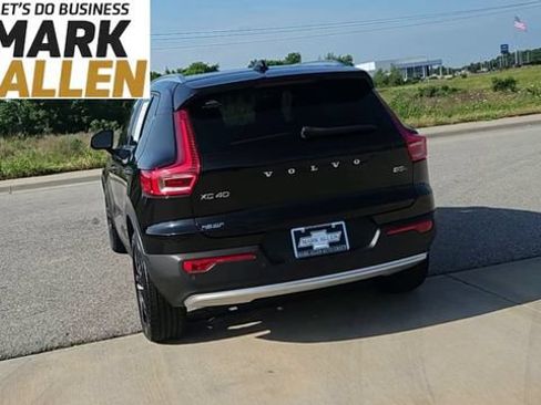 Used 2023 Volvo XC40 B5 Plus AWD/4WD image 7