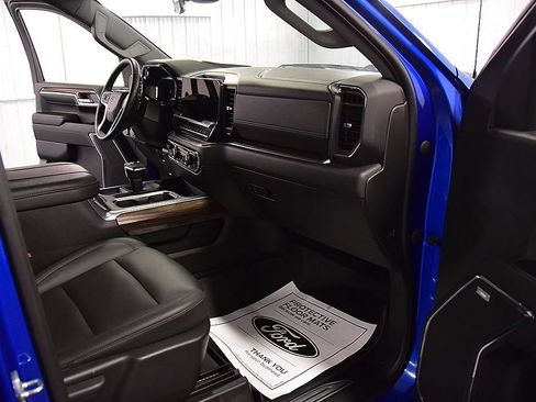 Used 2023 Chevrolet Silverado 1500 LT Trail Boss w/ LT Trail Boss Premium Package AWD/4WD image 33