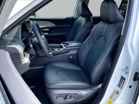 Used 2026 Toyota Grand Highlander AWD image 8