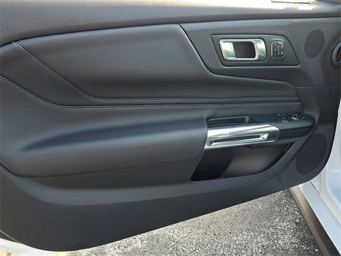 Used 2025 Ford Mustang GT Premium image 13