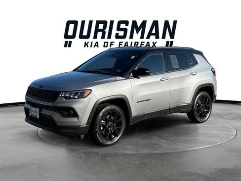 Used 2024 Jeep Compass Latitude w/ Convenience Group image 2