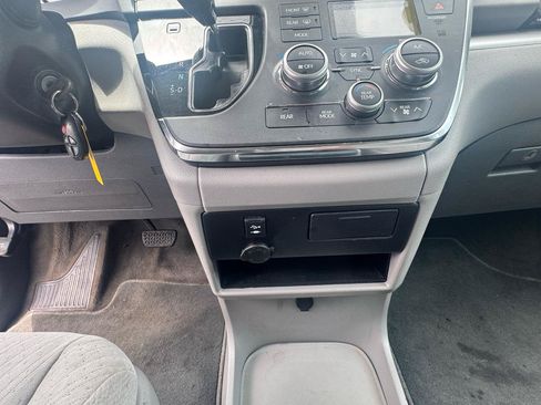 Used 2019 Toyota Sienna LE FWD image 15