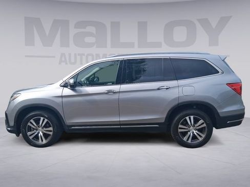 Used 2019 Honda Pilot Touring image 2
