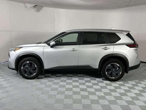 Used 2024 Nissan Rogue SV image 5