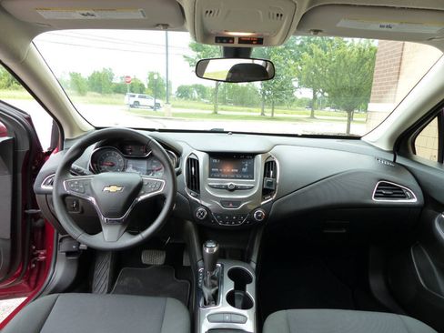Used 2017 Chevrolet Cruze LT w/ Convenience Package FWD image 34