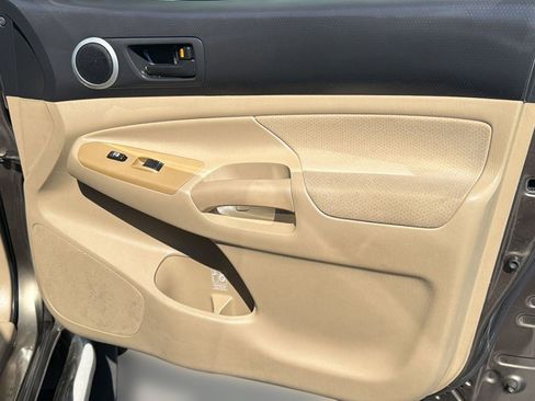 Used 2010 Toyota Tacoma PreRunner image 30