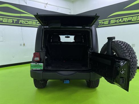 Used 2015 Jeep Wrangler Unlimited Rubicon AWD/4WD image 9