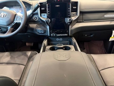 New 2026 RAM 2500 Laramie AWD/4WD image 18