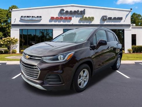 Used 2020 Chevrolet Trax LT w/ LT Convenience Package FWD image 8