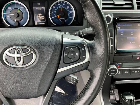 Used 2017 Toyota Camry XLE w/ Convenience Package image 24