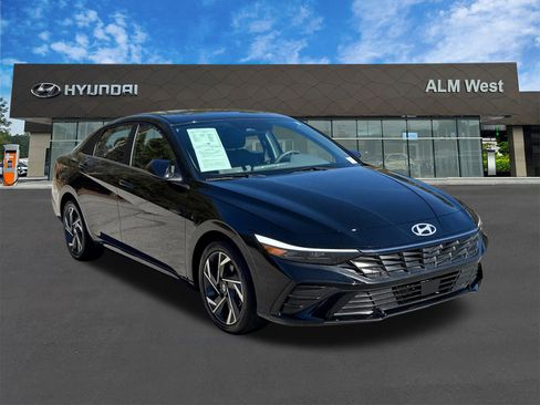 Certified 2025 Hyundai Elantra SEL image 3