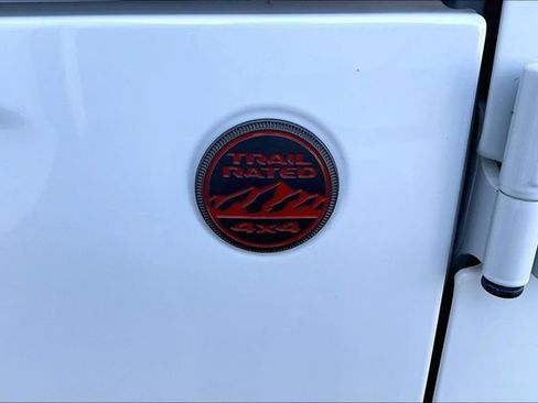 Used 2025 Jeep Wrangler Unlimited Rubicon AWD/4WD image 7