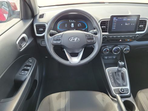 Used 2025 Hyundai Venue SEL FWD image 20
