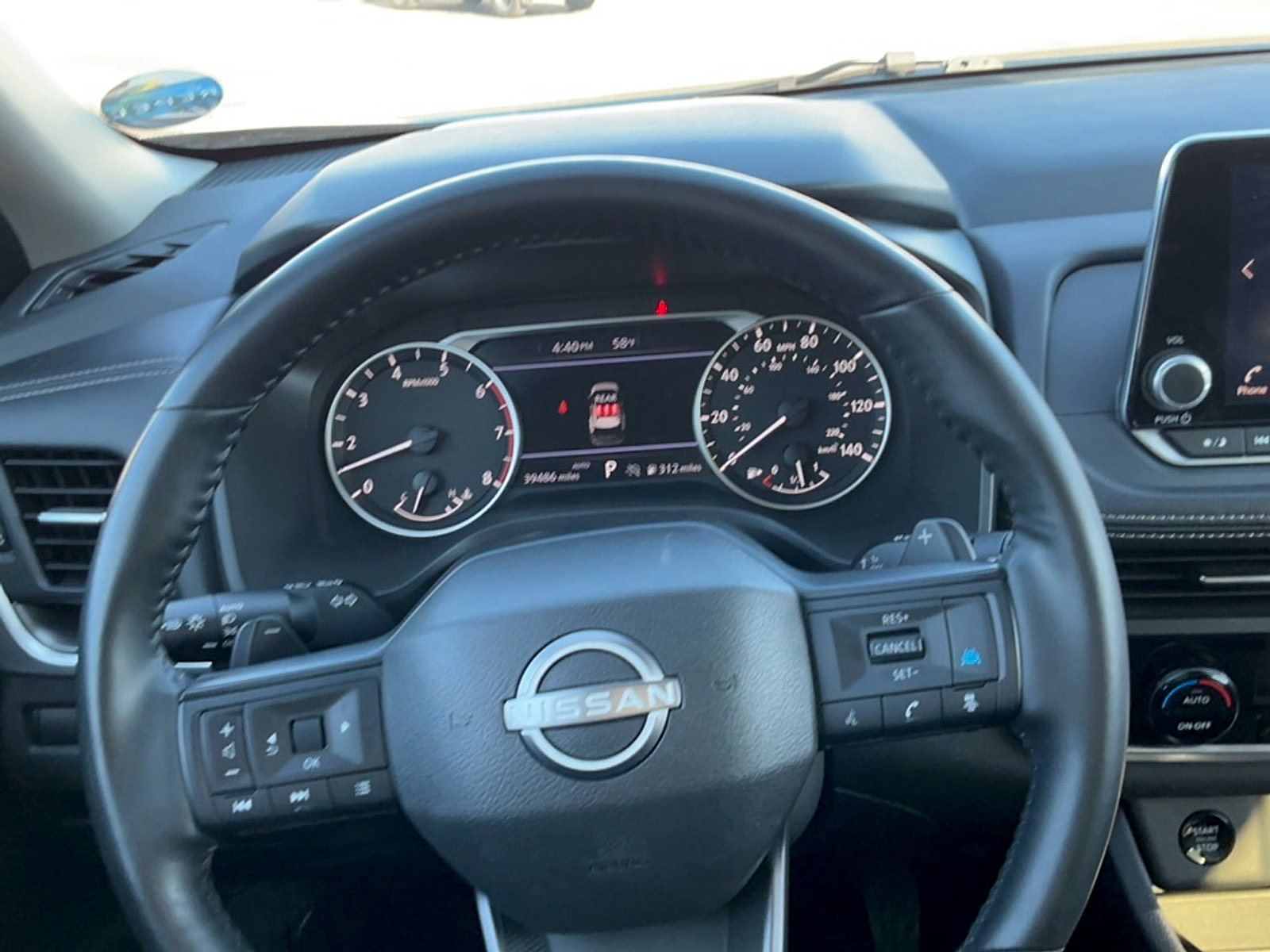 Used 2025 Nissan Rogue SV AWD/4WD image 15
