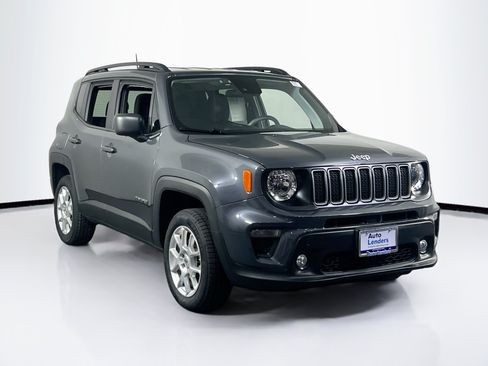 Used 2022 Jeep Renegade Latitude AWD/4WD image 3