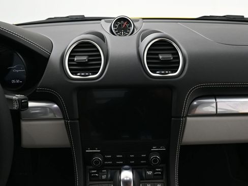 Used 2025 Porsche 718 Cayman image 9