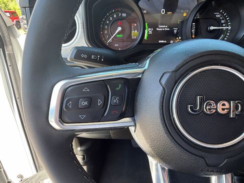 Used 2025 Jeep Wrangler Unlimited Sahara w/ Safety Group AWD/4WD image 27