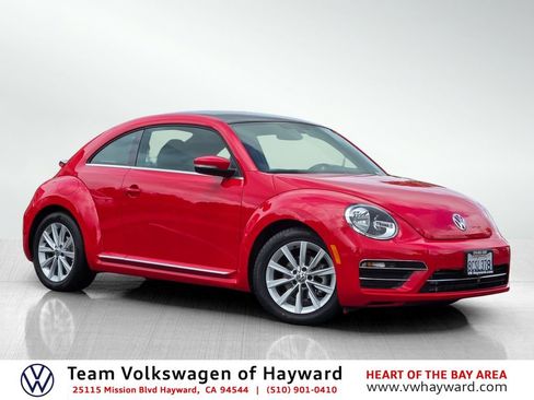 Used 2018 Volkswagen Beetle 2.0T SE FWD image 1