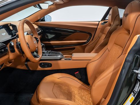 Used 2025 Aston Martin Vanquish image 34